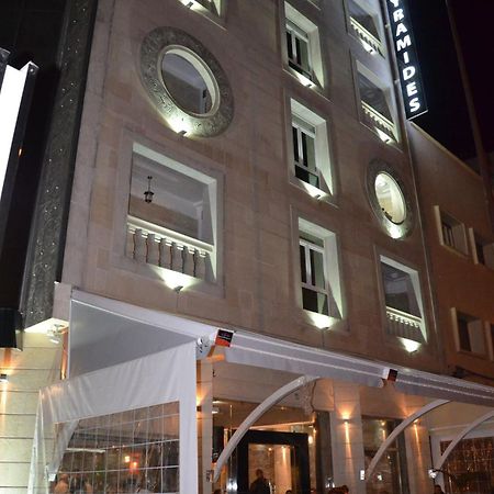 Hotel-Cafe-Restaurant Pyramides, ターザ エクステリア 写真