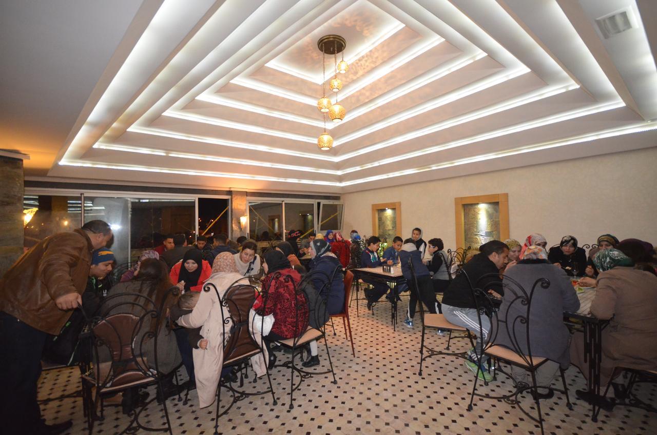 Hotel-Cafe-Restaurant Pyramides, ターザ エクステリア 写真